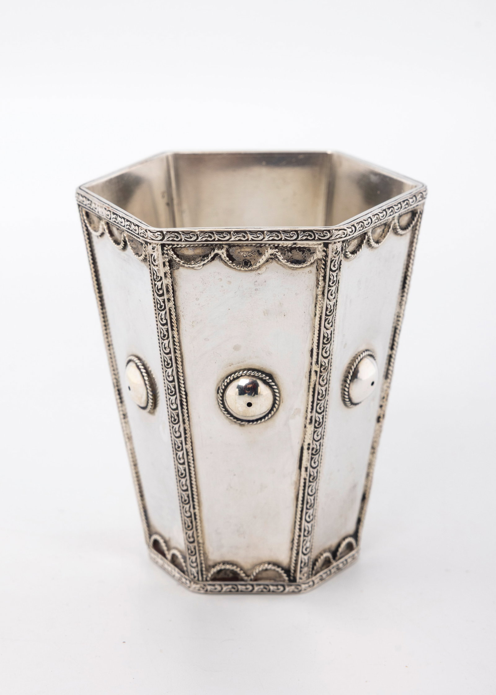 STERLING SILVER KIDDUSH CUP BY MICHAEL ENDE. Jerusalem, c. 1980. Beaker form. Six sided construction (1 of 3)