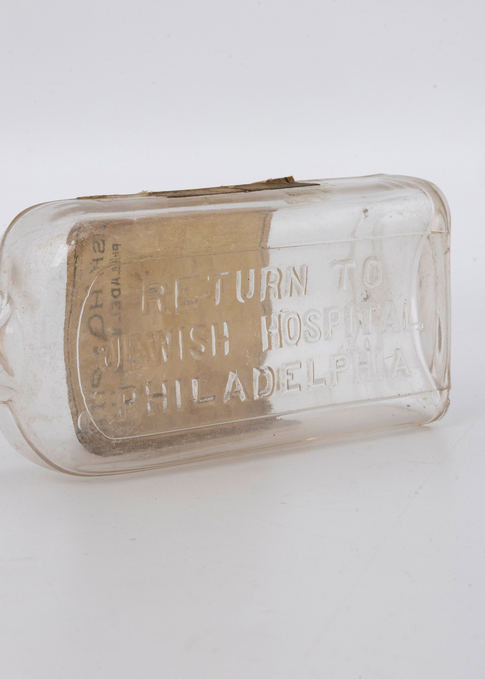 A RARE GLASS ANTIQUE MEDICINE BOTTLE FROM THE PHILADELPHIA JEWISH HOSPITAL. - 2