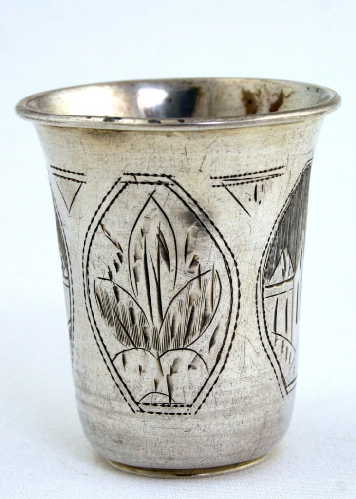 A SMALL SILVER BEAKER. Russia, 1895.: A SMALL SILVER BEAKER. Russia, 1895. Engraved with flower and town shaped designs. 2" tall. Marked. Estimate $50 - 100