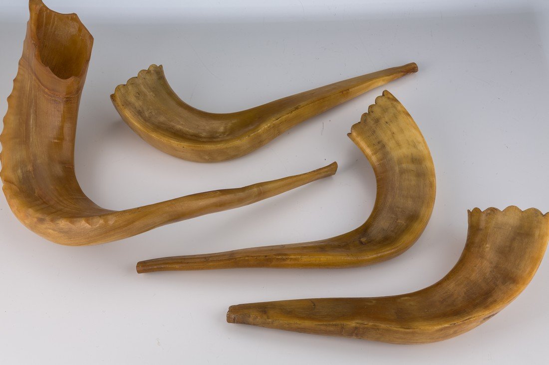 A COLLECTION OF FOUR ANTIQUE SHOFARS. Central Europe,: A COLLECTION OF FOUR ANTIQUE SHOFARS. Central Europe, 19th century. Each hand carved. Various sizes.