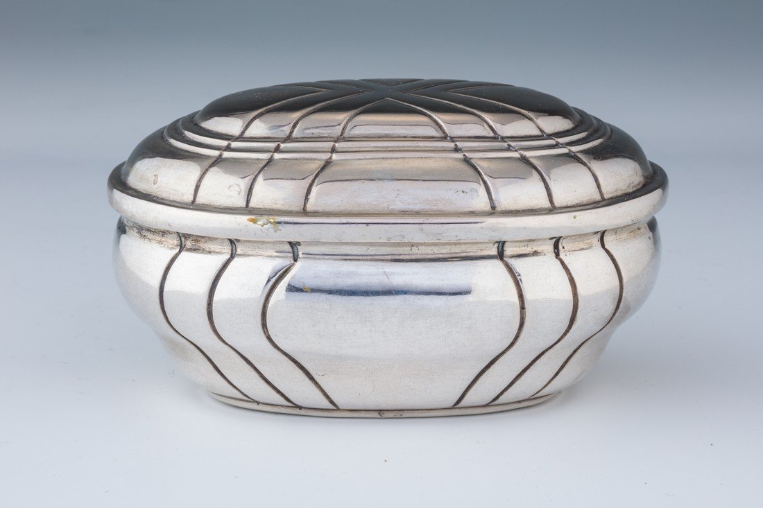 A SILVER ETROG CONTAINER. Germany, 18th century. Oval (1 of 1)