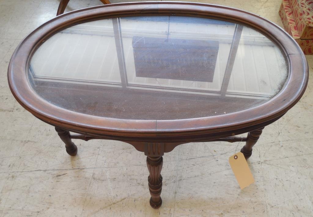 Mahogany Tray Top Table: Shaped Stretcher Base, Removable Glass Top Tray, 19" X 28 1/2" X 19"
