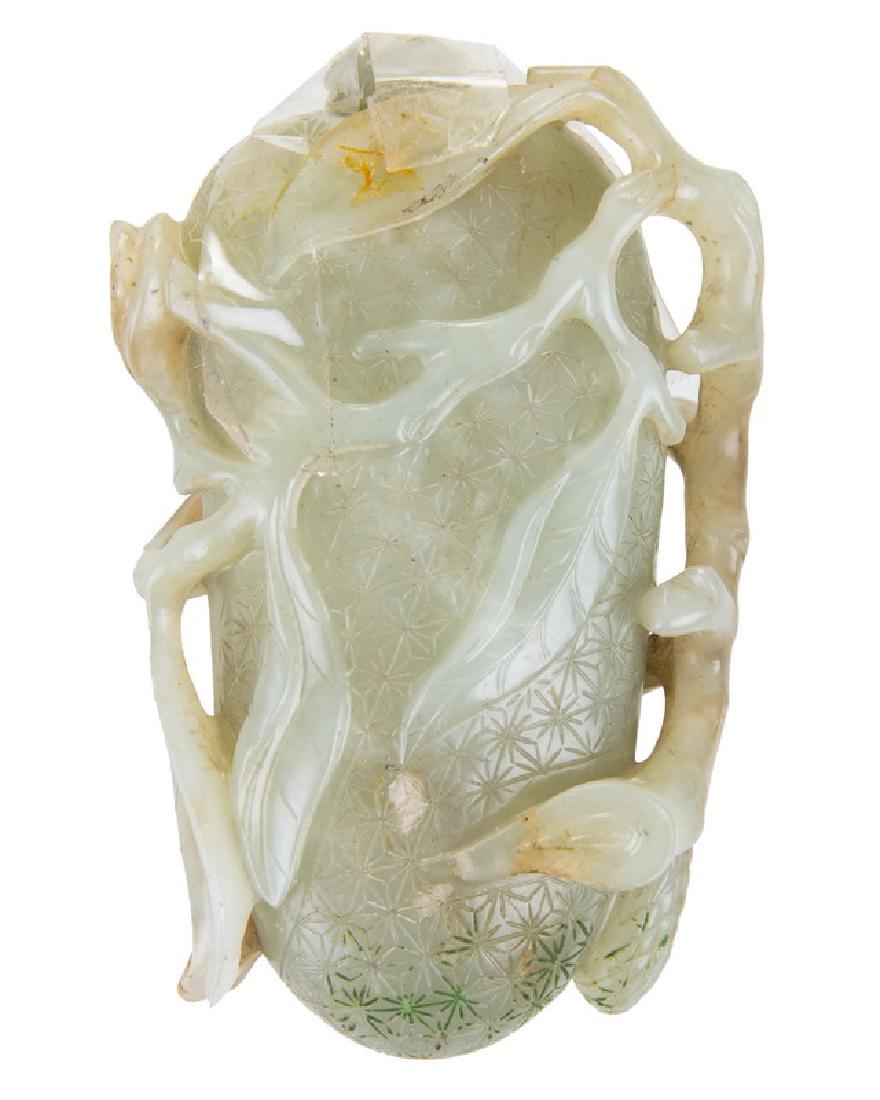 CHINESE CARVED JADE SNUFF BOTTLE (1 of 10)