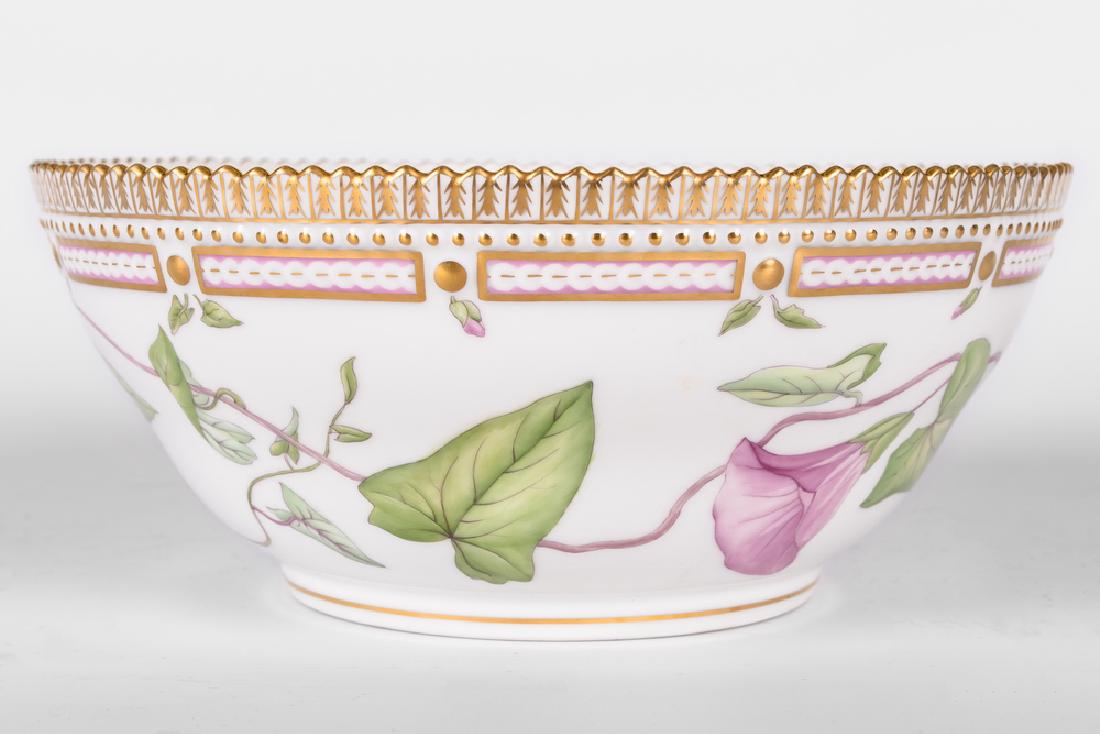 ROYAL COPENHAGEN "FLORA DANICA" PORCELAIN SERVING BOWL (1 of 10)