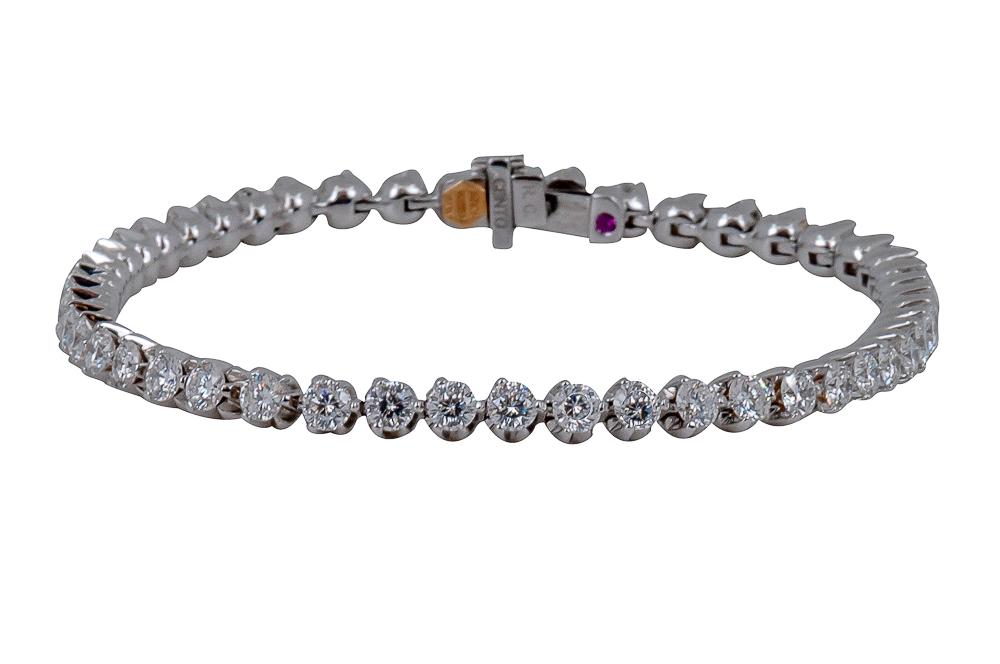 ROBERTO COIN 'CENTO' 18 KARAT WHITE GOLD & DIAMOND: containing 45 full cut diamonds [G/SI1] weighing approximately 4.50 carats total 16.2 grams 7 inches long