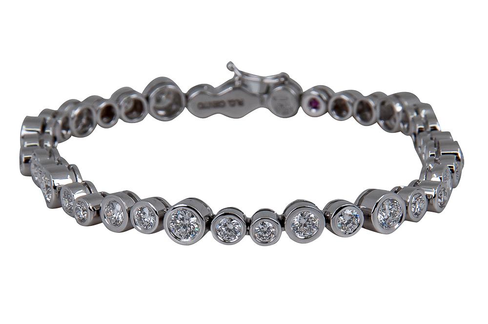 ROBERTO COIN 'CENTO' 18 KARAT WHITE GOLD & DIAMOND: featuring 37 full cut diamonds [G/SI1] weighing approximately 4.60 carats total 18.9 grams 6 3/4 inches long