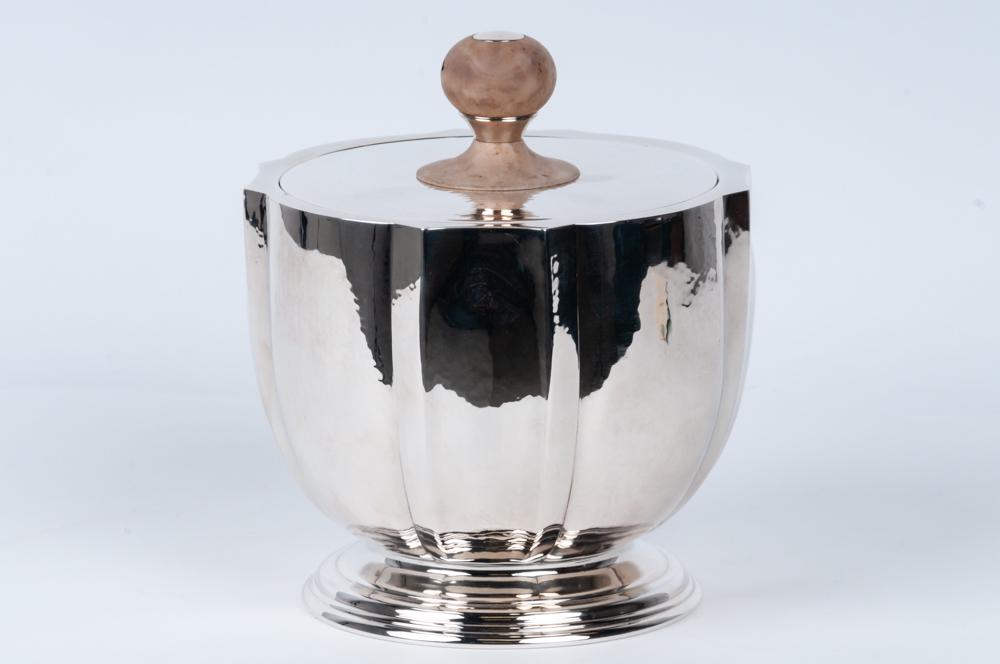 BUCCELLATI STERLING COVERED ICE BUCKET: hammered bucket marked "Buccelati Italy" and "925"; wood knob on lid; approximately 39 ounces 7 inches diameter; 6 inches high