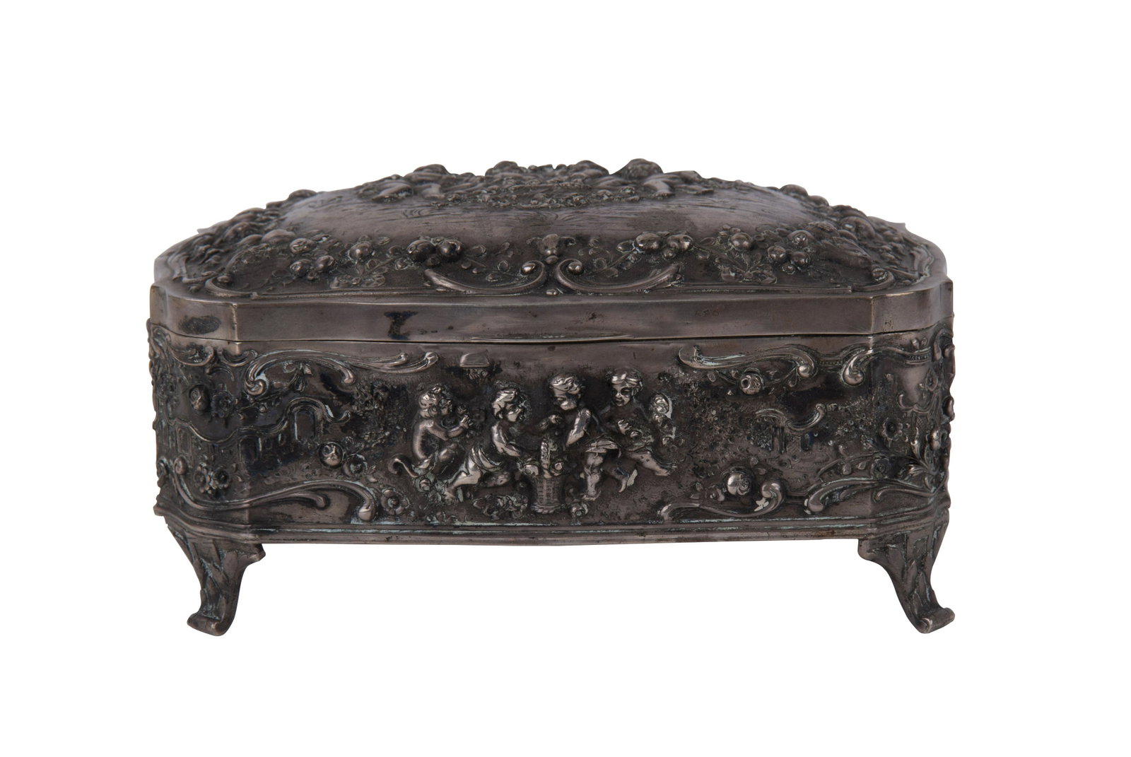 .800 SILVER REPOUSSE PRESENATION BOX: with etched signatures below 18 troy ounces Condition: with wear to gilding on interior; polishing scratches throughout 6 1/2 inches wide; 3 1/2 inches high