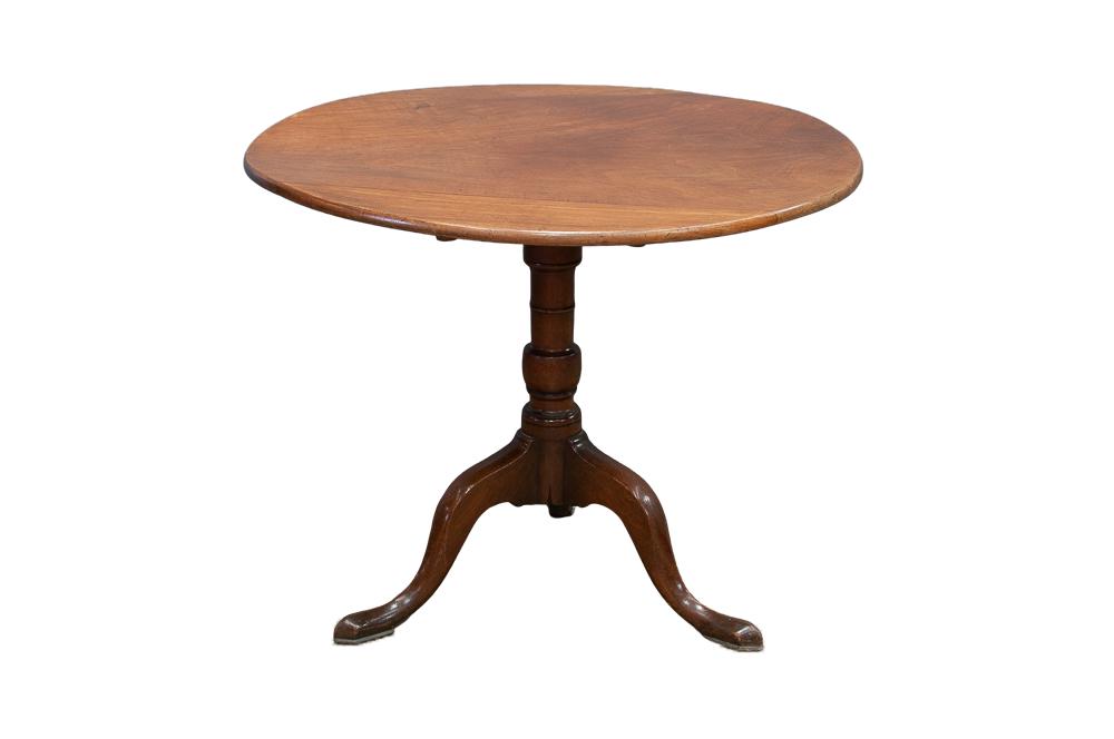 QUEEN ANNE STYLE MAHOGANY FLIP TOP TABLE: 35 inches diameter