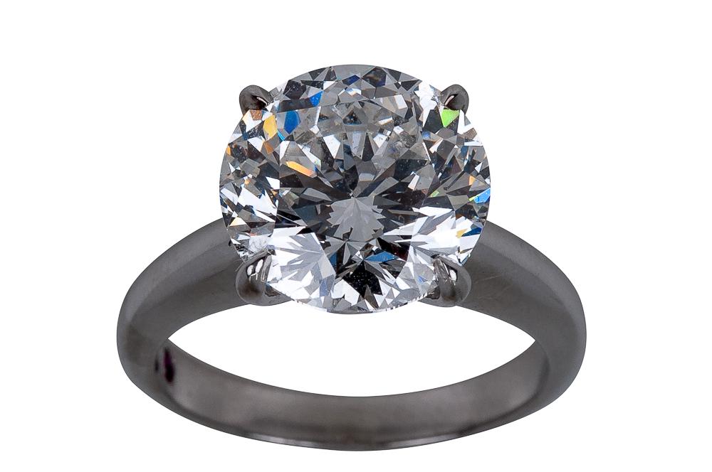 ROBERTO COIN 'CENTO' DIAMOND & PLATINUM ENGAGEMENT RING: containing one round modified brilliant cut diamond [G/VS2] weighing 5.10 carats; with GIA report #15639405 7.65 grams Provenance: Carmel, CA Estate size: 5 1/2
