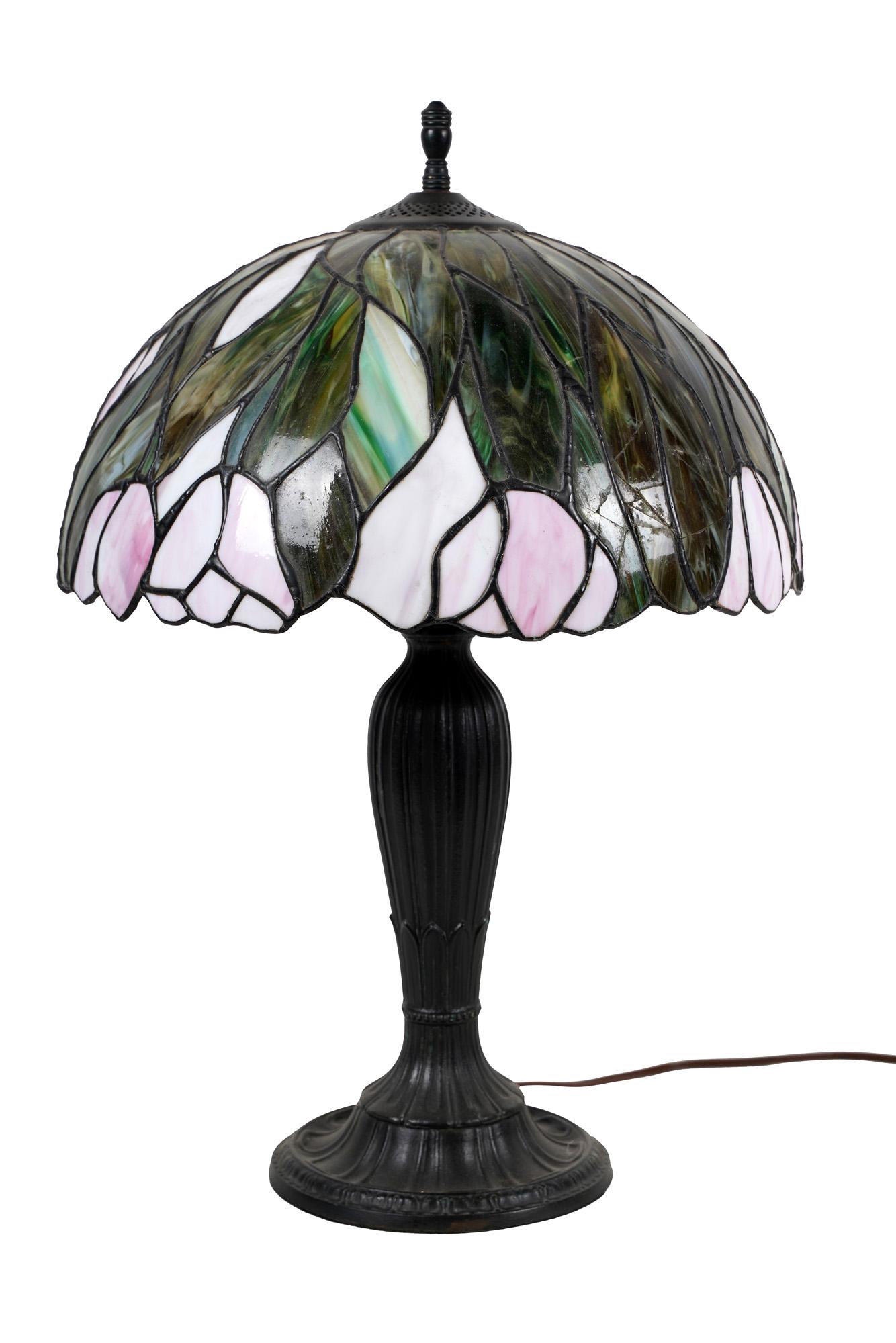 LEADED GLASS TABLE LAMP (1 of 10)