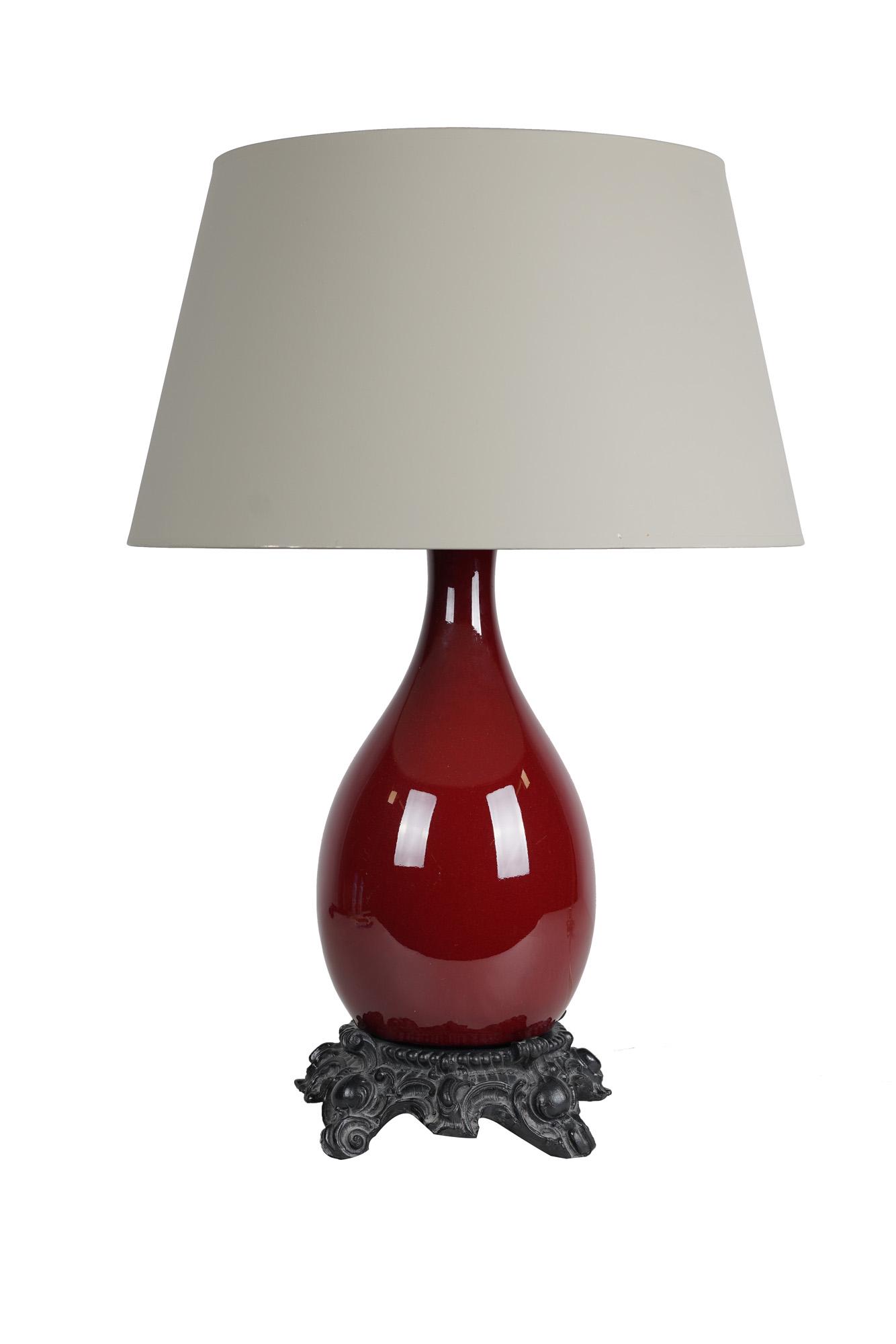 CHINESE STYLE RED PORCELAIN TABLE LAMP (1 of 7)
