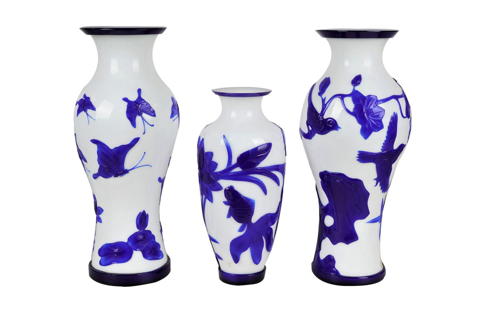 SET OF THREE CHINESE BLUE & WHITE PEKING GLASS VASES (1 of 8)