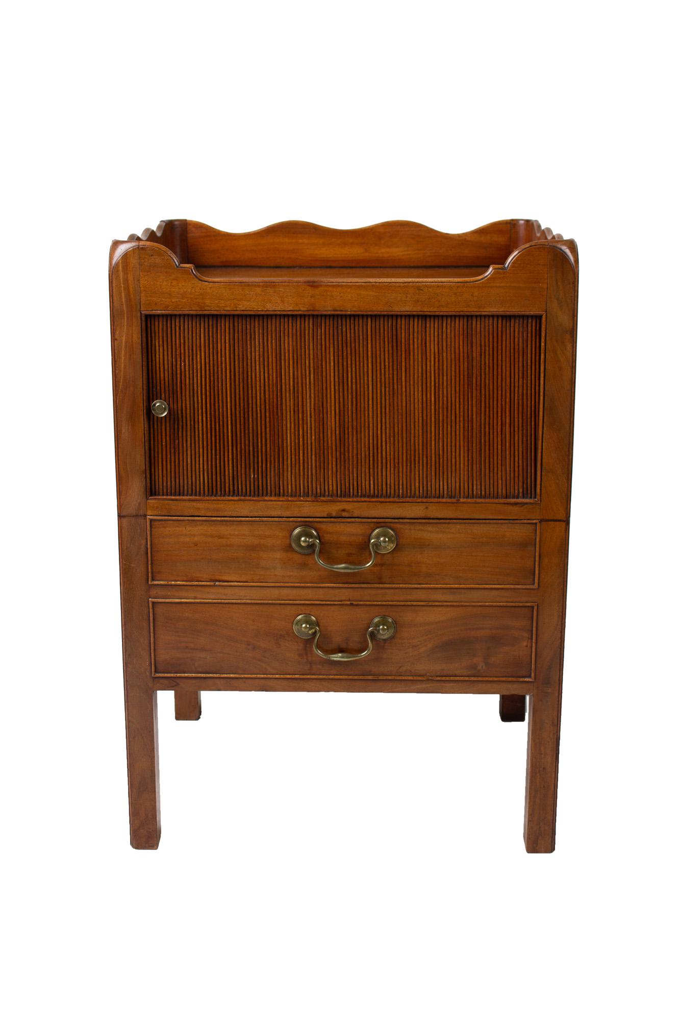 GEORGE III STYLE WALNUT BEDSIDE COMMODE (1 of 4)