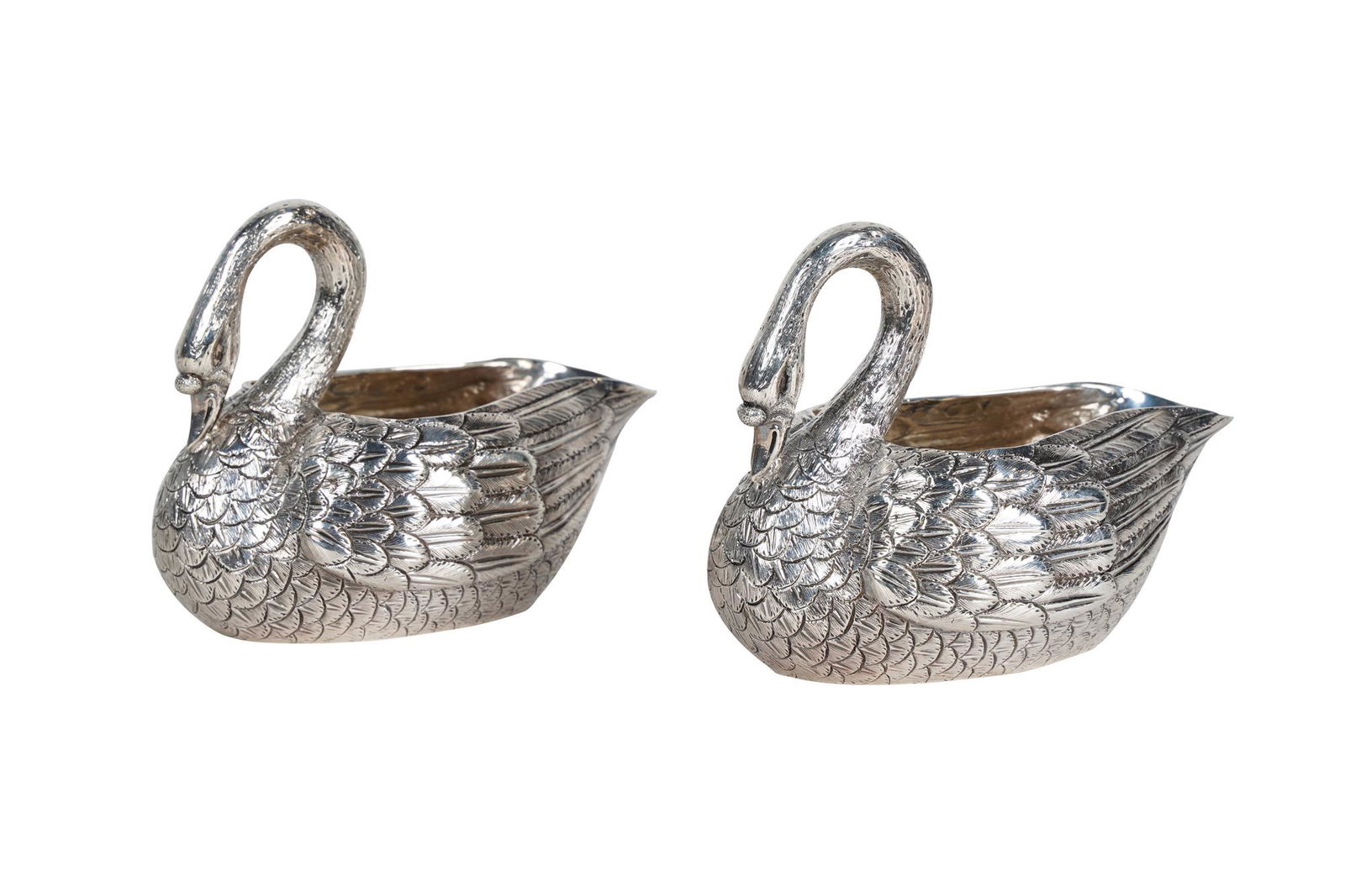 PAIR OF VICTORIAN STERLING SWAN-FORM BOWLS (1 of 8)