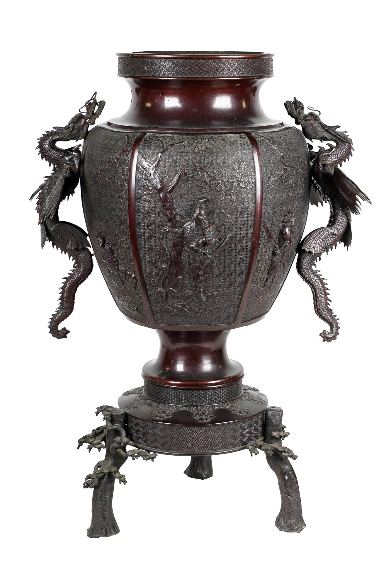PALATIAL JAPANESE BRONZE "DRAGON" URN (1 of 20)