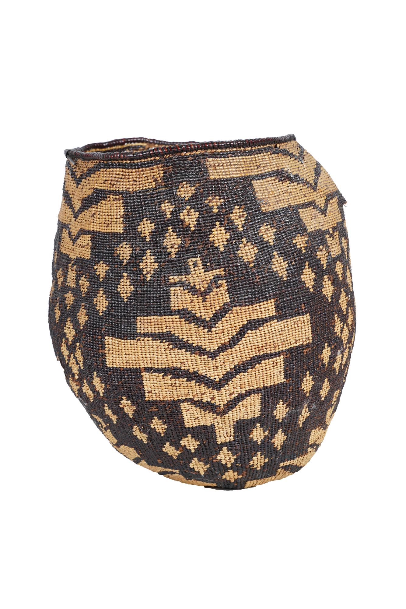 NATIVE AMERICAN STYLE WOVEN BASKET (1 of 7)