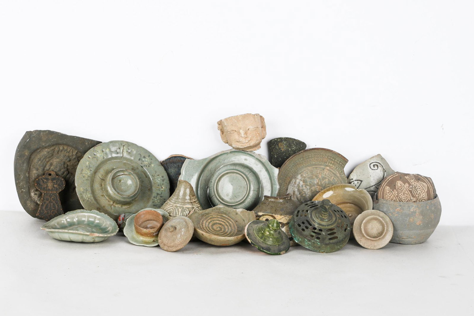 COLLECTION OF KOREAN FRAGMENTS: assorted sizes and shapes