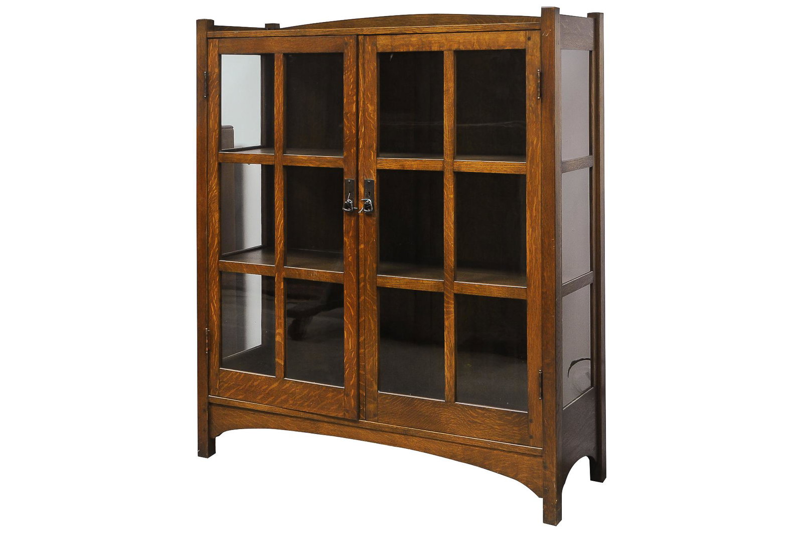 L & J.G. STICKLEY OAK CHINA CABINET: circa 1910 model #728 handwritten number to back 283/728 with hinged glass-inset doors with hammered copper pulls and glass-inset side panels, the interior fitted with two shelves, each with a groove 