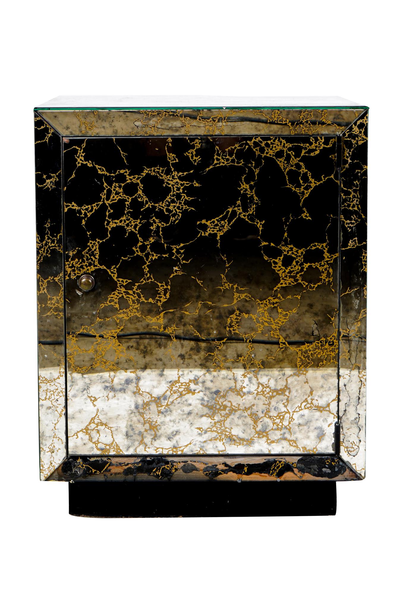 DECORATIVE MIRRORED SIDE CABINET (1 of 5)