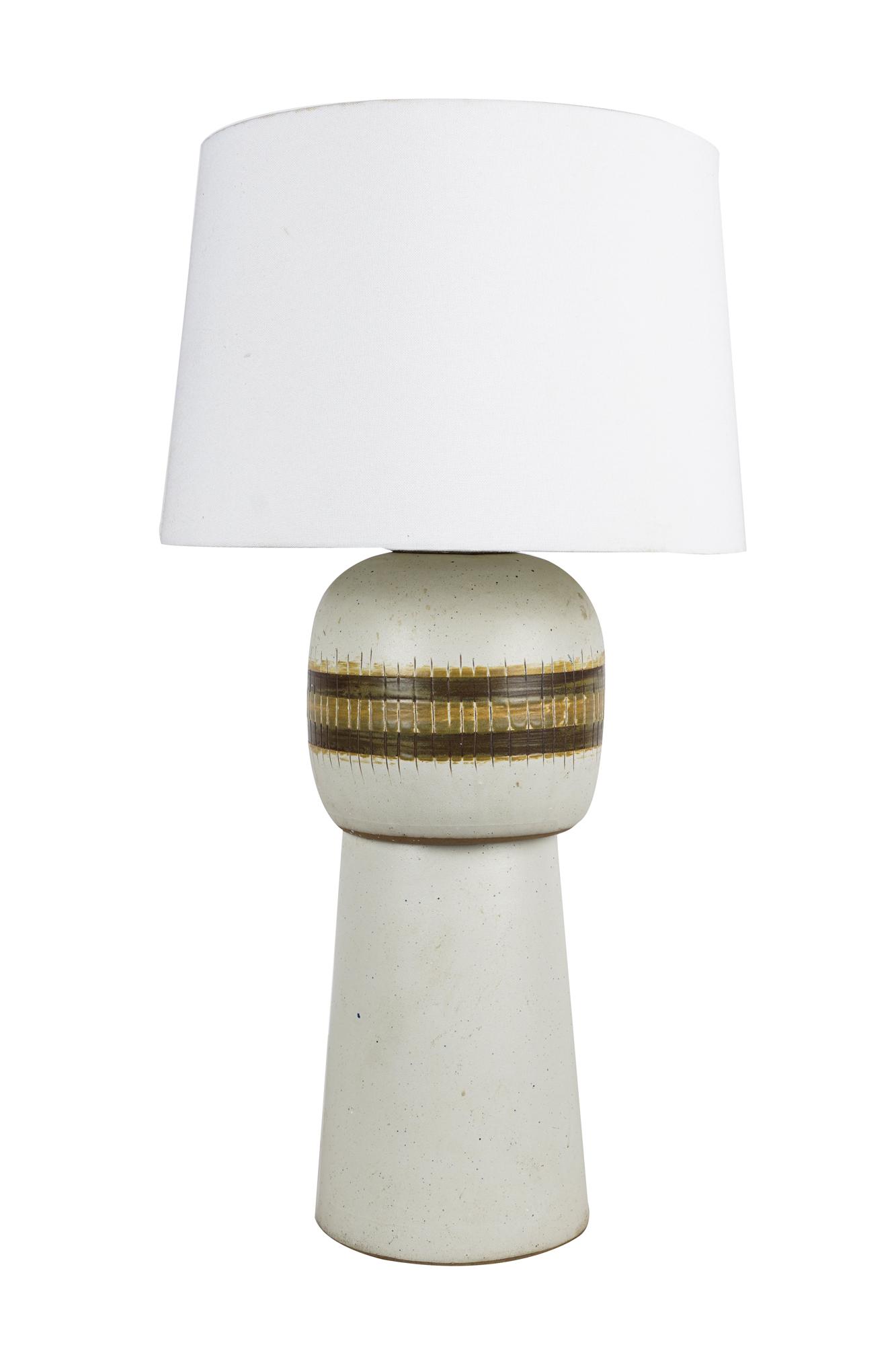 MARTZ: MODERN POTTERY TABLE LAMP (1 of 8)