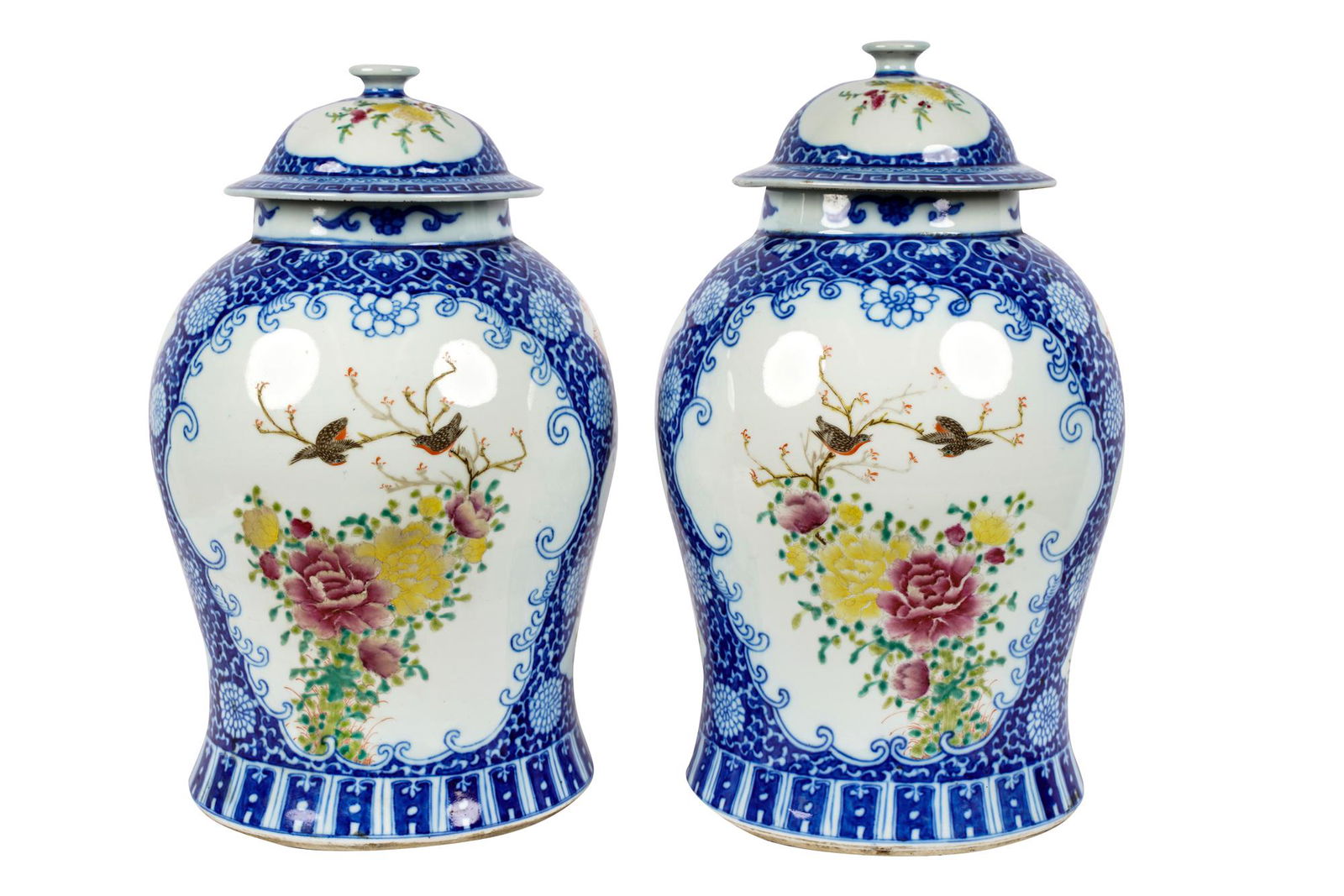 PAIR OF CHINESE PORCELAIN COVERED GINGER JARS (1 of 20)
