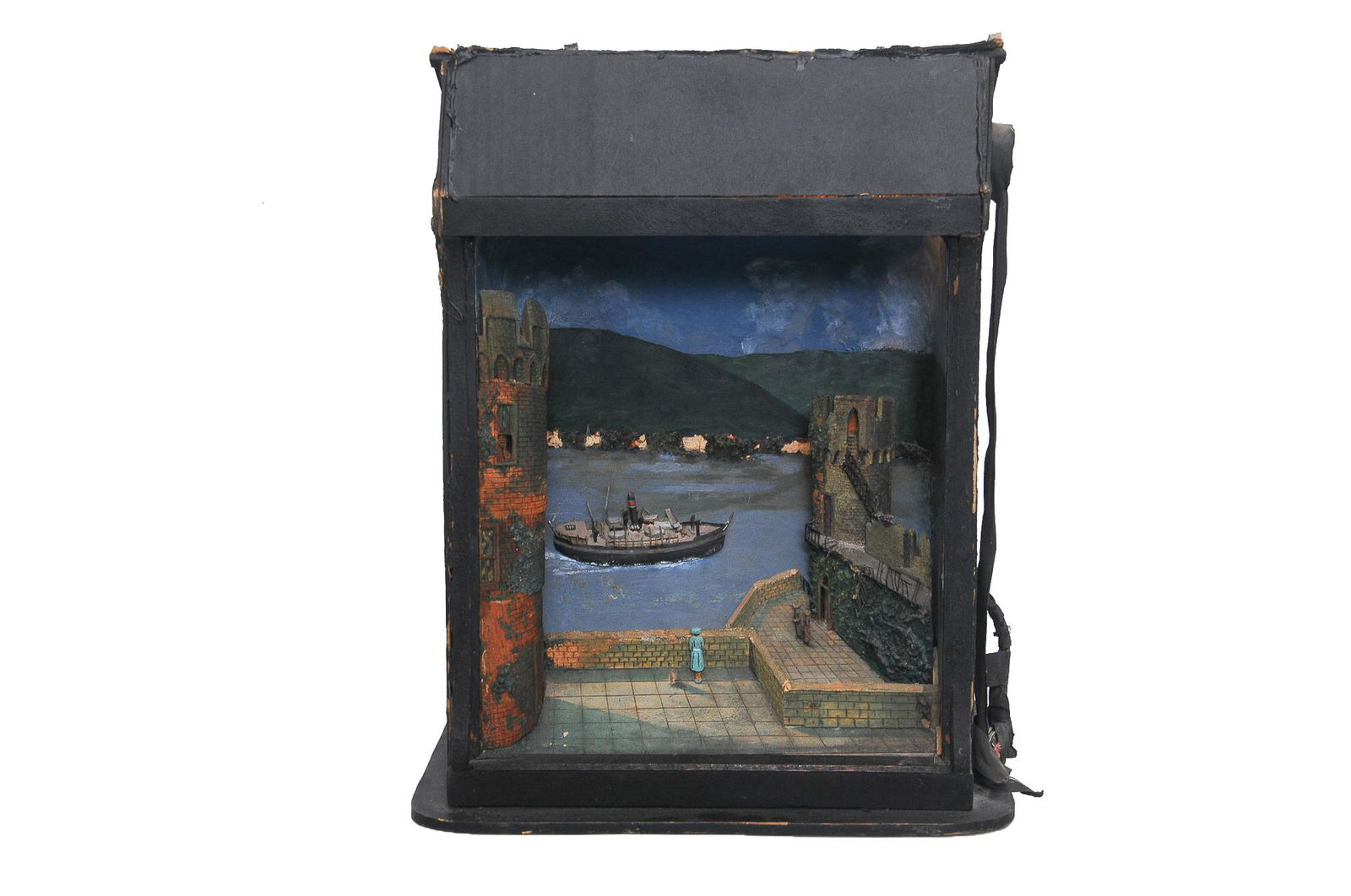 COASTAL CASTLE DIORAMA (1 of 8)