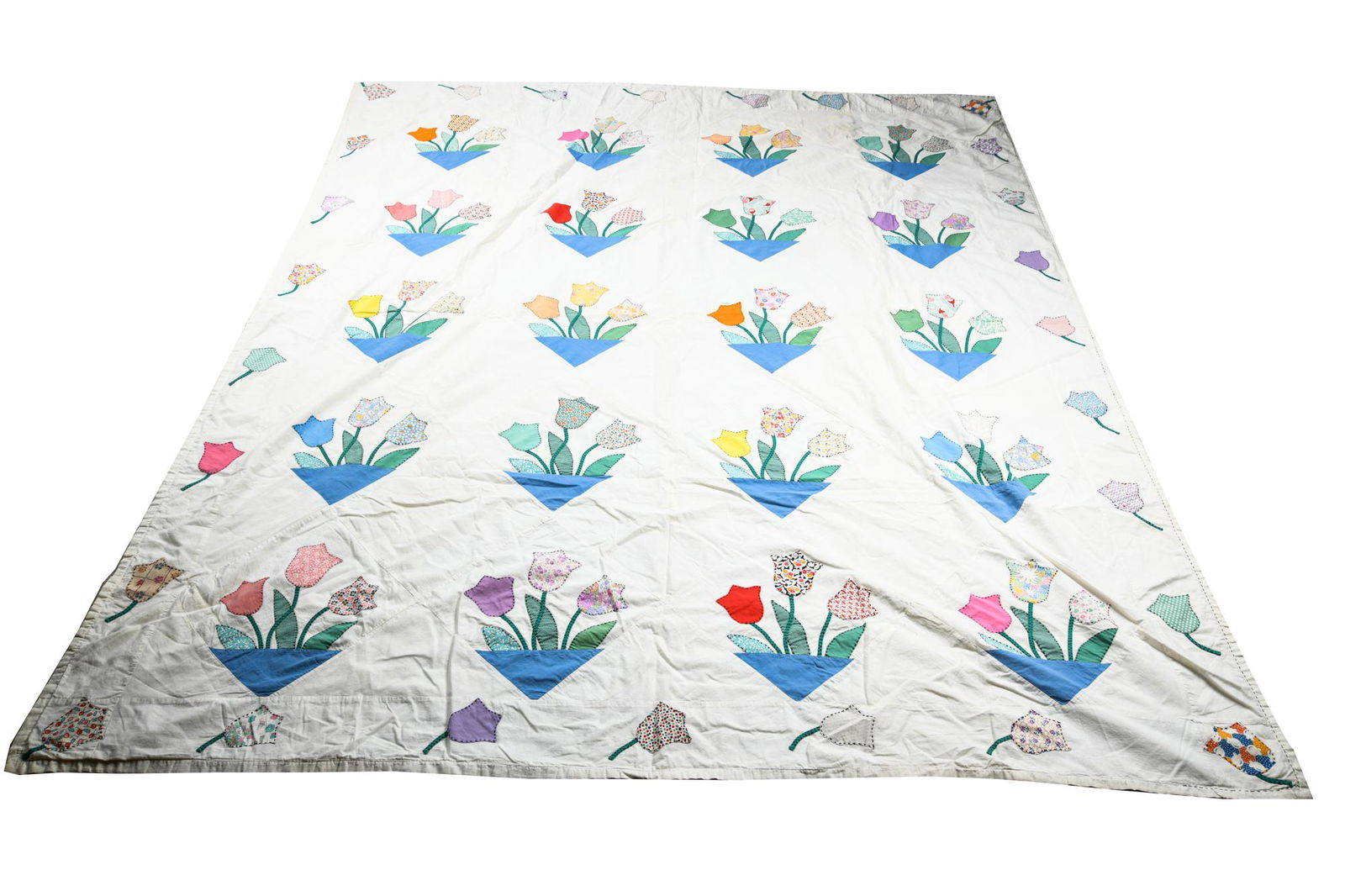MULTI-PATTERN TULIP BOUQUET QUILT (1 of 7)