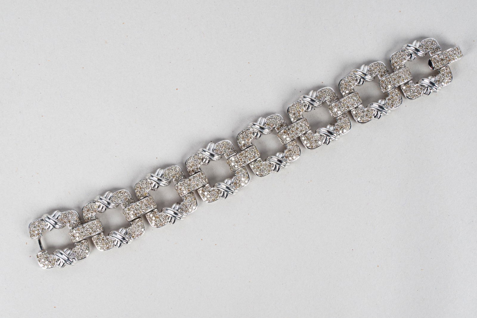 18 KARAT WHITE GOLD & DIAMOND LINK BRACELET (1 of 14)