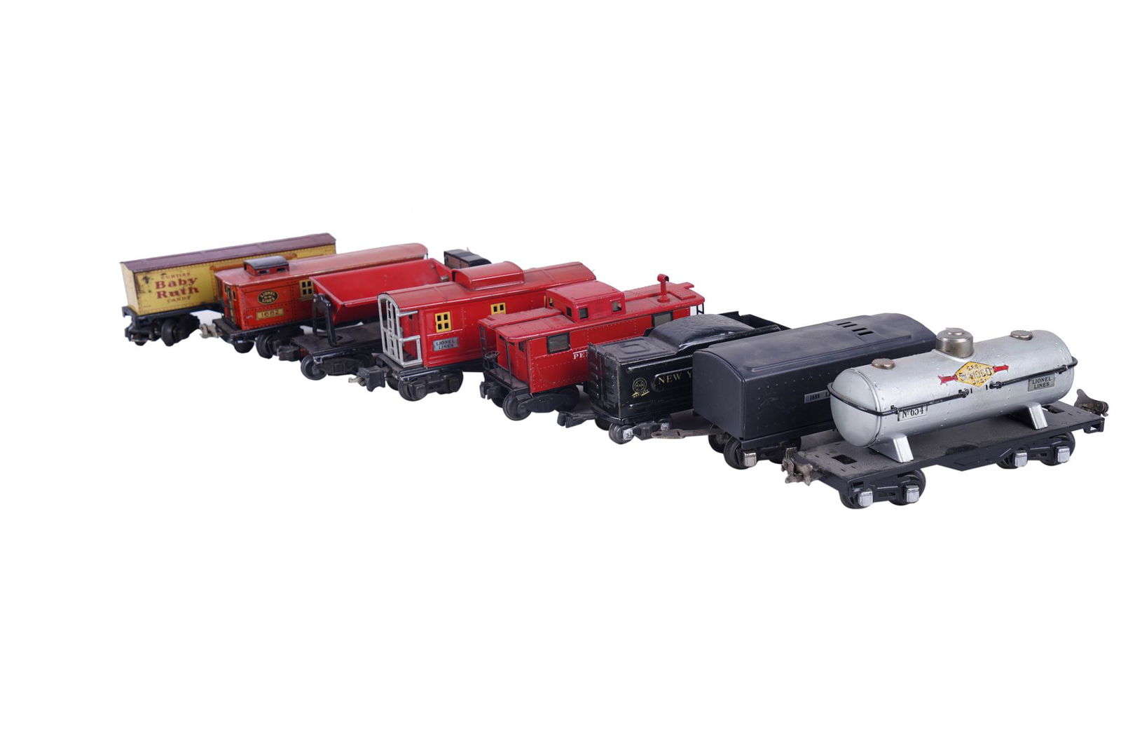 EIGHT LIONEL MODEL TRAIN CARS (1 of 13)