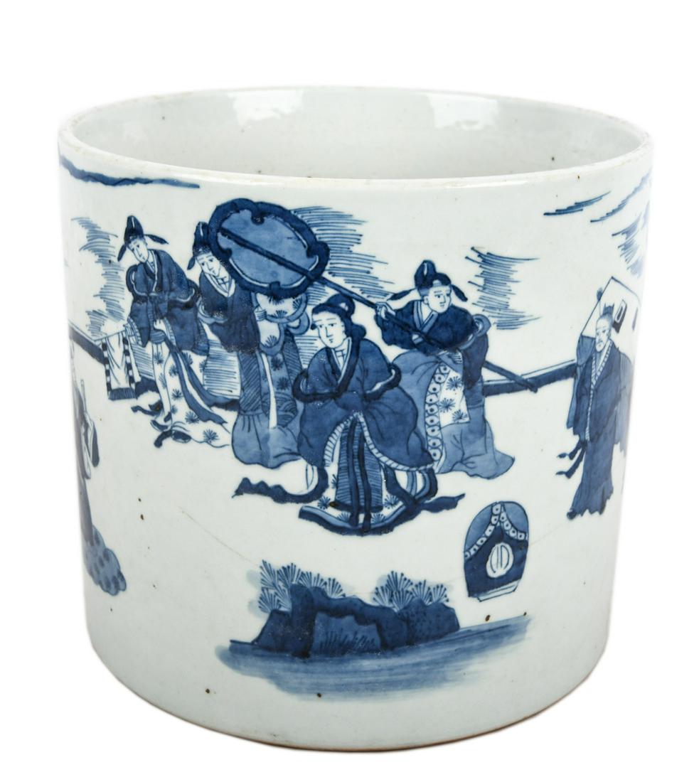 CHINESE BLUE & WHITE PORCELAIN CACHE POT (1 of 8)
