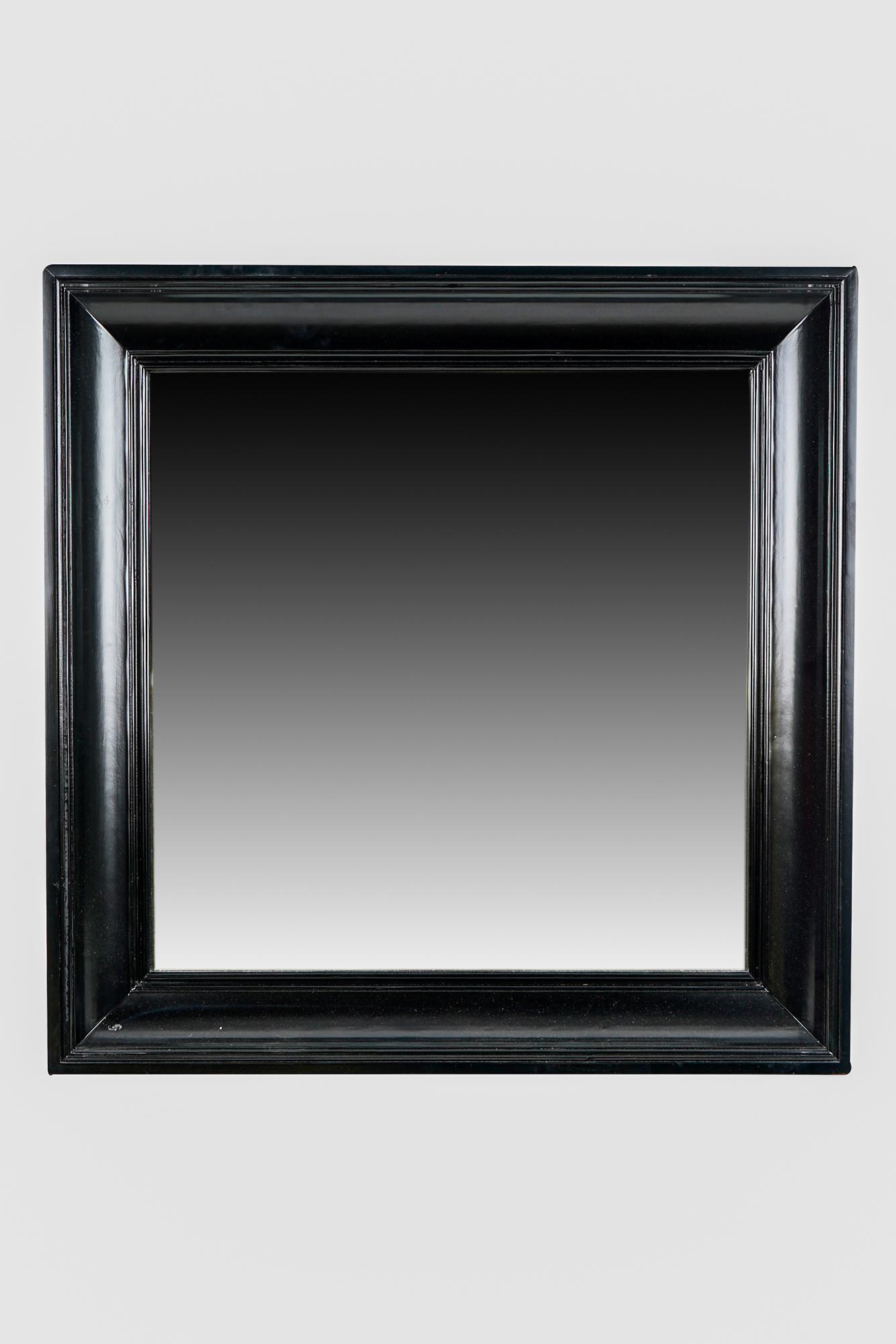 SQUARE WALL MIRROR (1 of 7)