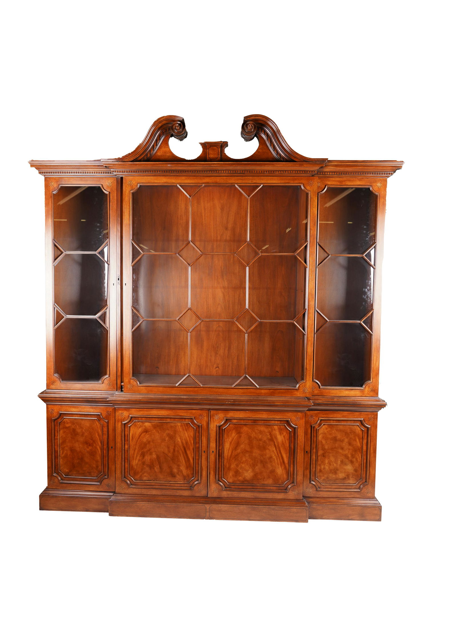BAKER MAHOGANY CHIPPENDALE STYLE CHINA CABINET (1 of 11)