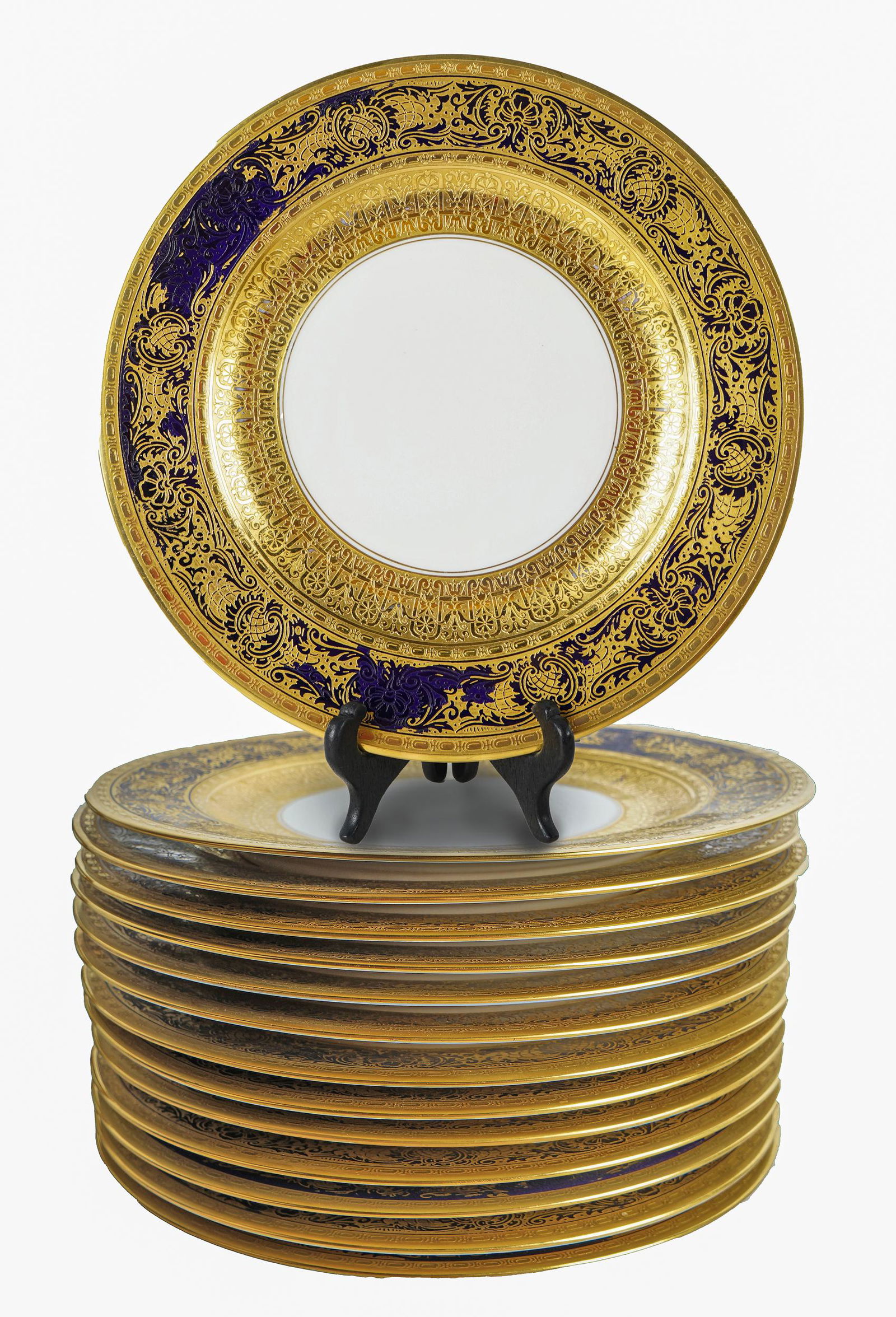 SIXTEEN ROYAL BAVARIAN PORCELAIN DINNER PLATES (1 of 7)