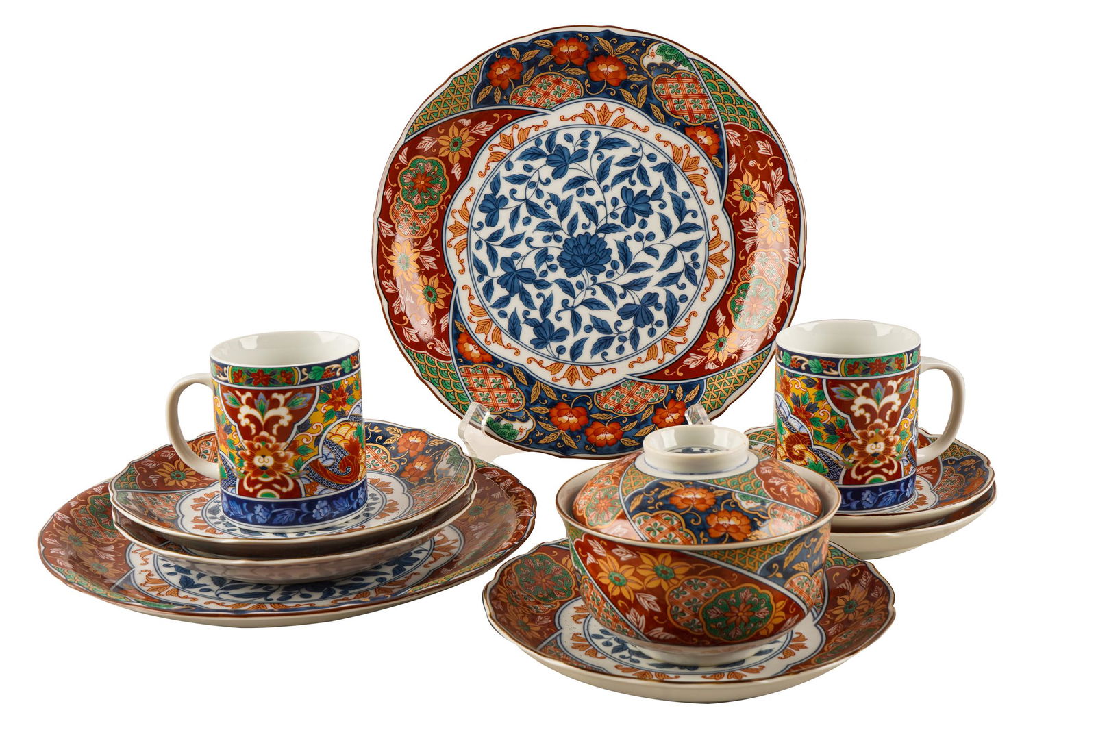 ASSEMBLED GROUP OF JAPANESE IMARI PORCELAIN DISHES (1 of 13)
