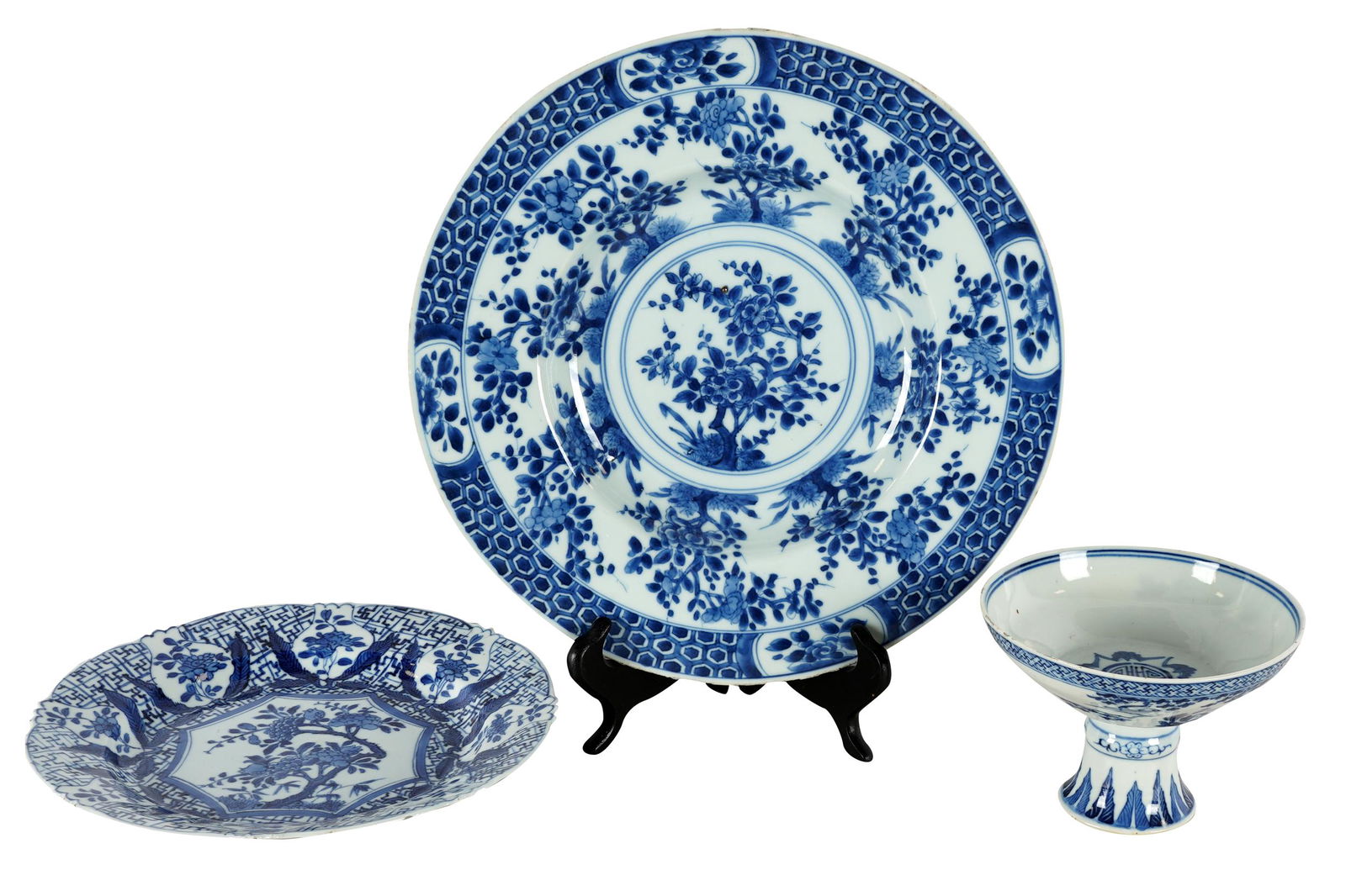 THREE PIECES OF CHINESE BLUE & WHITE PORCELAIN (1 of 9)