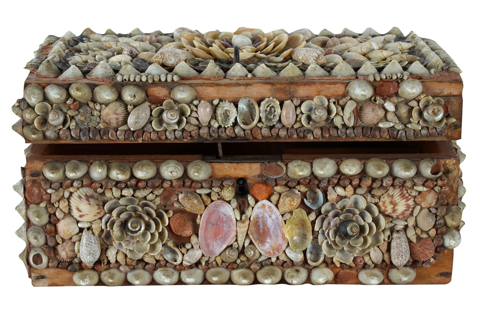 SHELL-ENCRUSTED WOOD BOX (1 of 10)