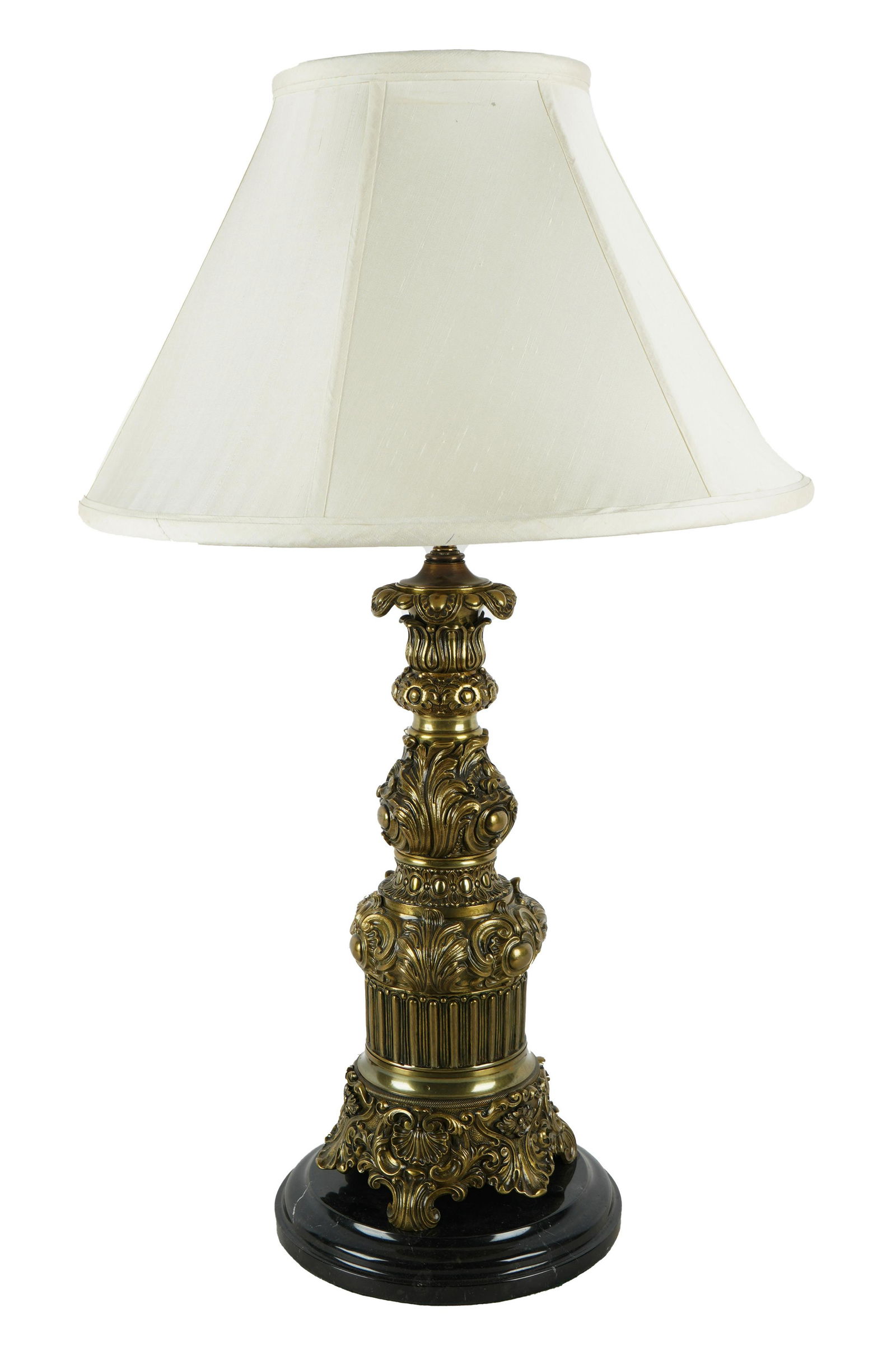 ORNATE CAST BRASS LAMP (1 of 9)