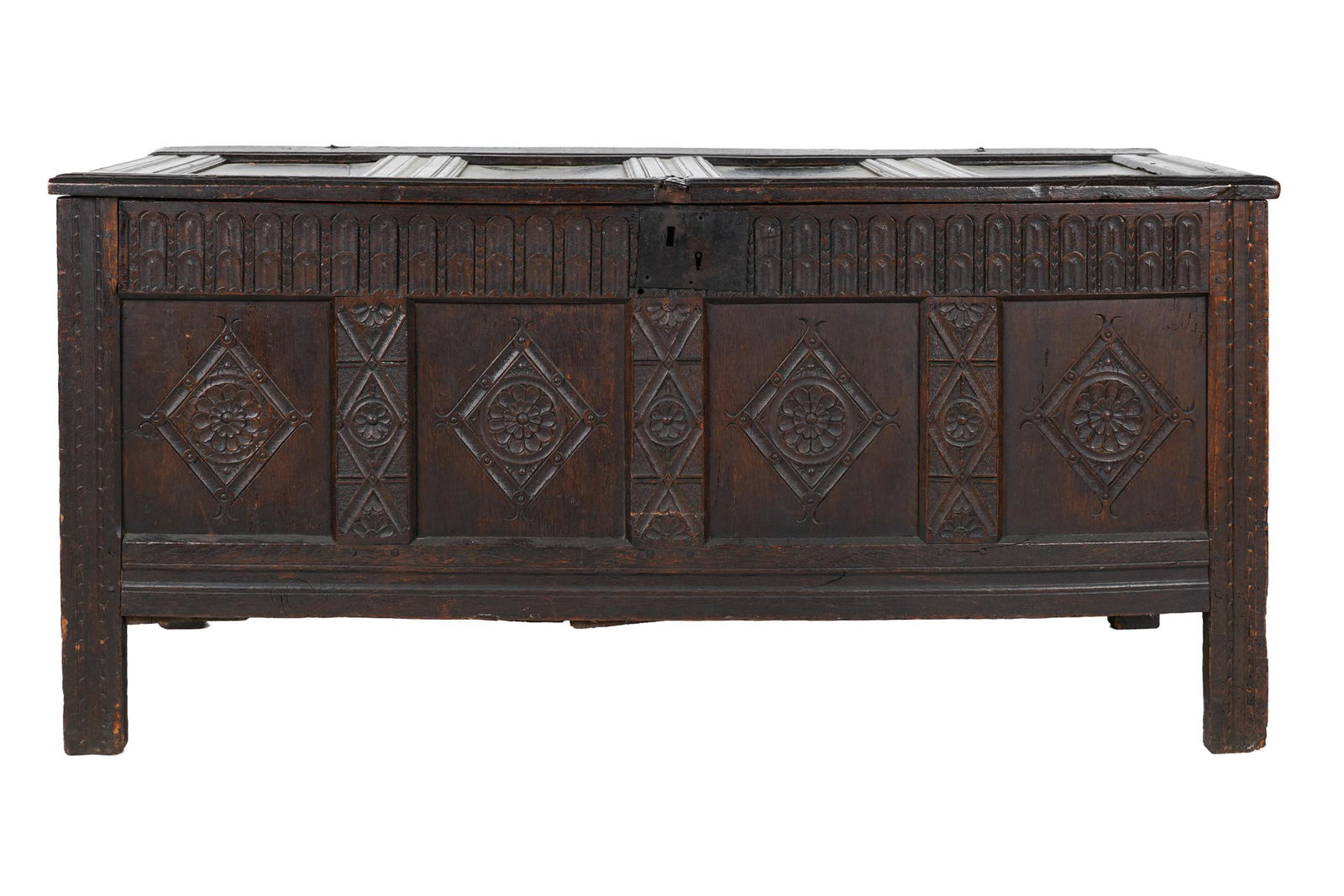 BRETON STYLE CARVED OAK TRUNK (1 of 14)