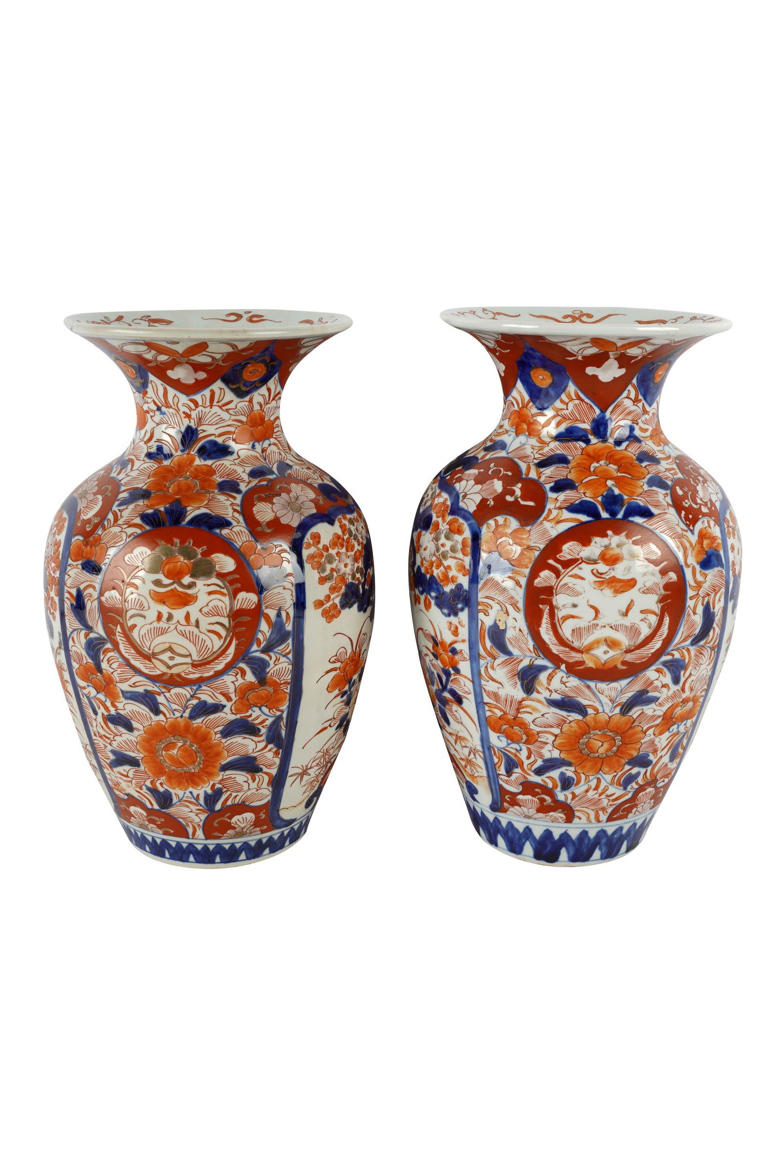PAIR OF JAPANESE IMARI VASES (1 of 13)