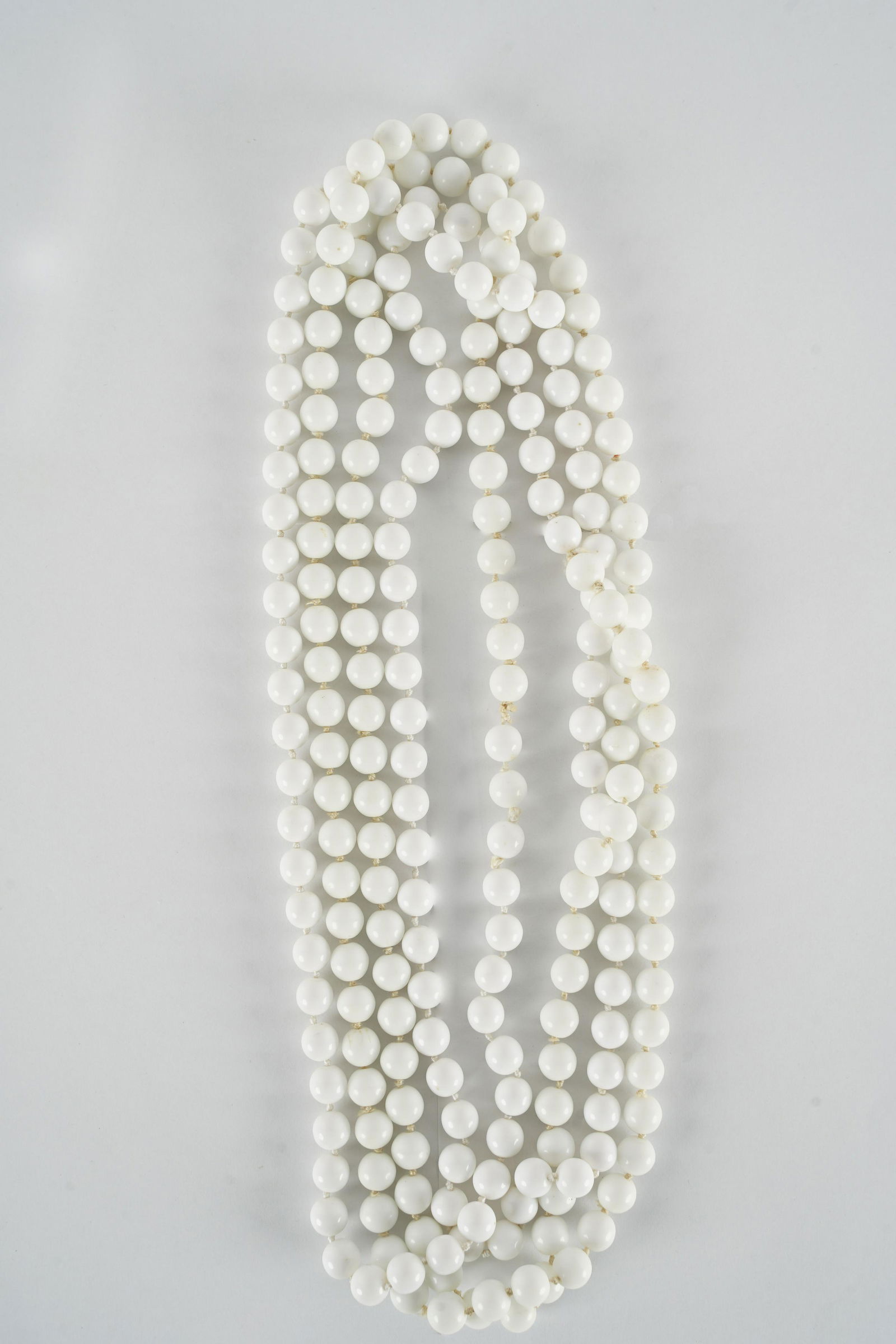CAROL CHANNING OPERA-LENGTH STRAND OF COSTUME BEADS (1 of 7)