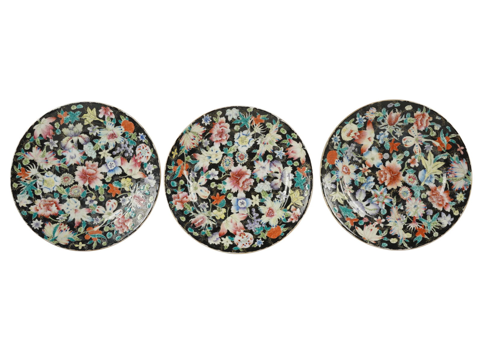 THREE CHINESE FAMILLE NOIRE PORCELAIN PLATES (1 of 7)