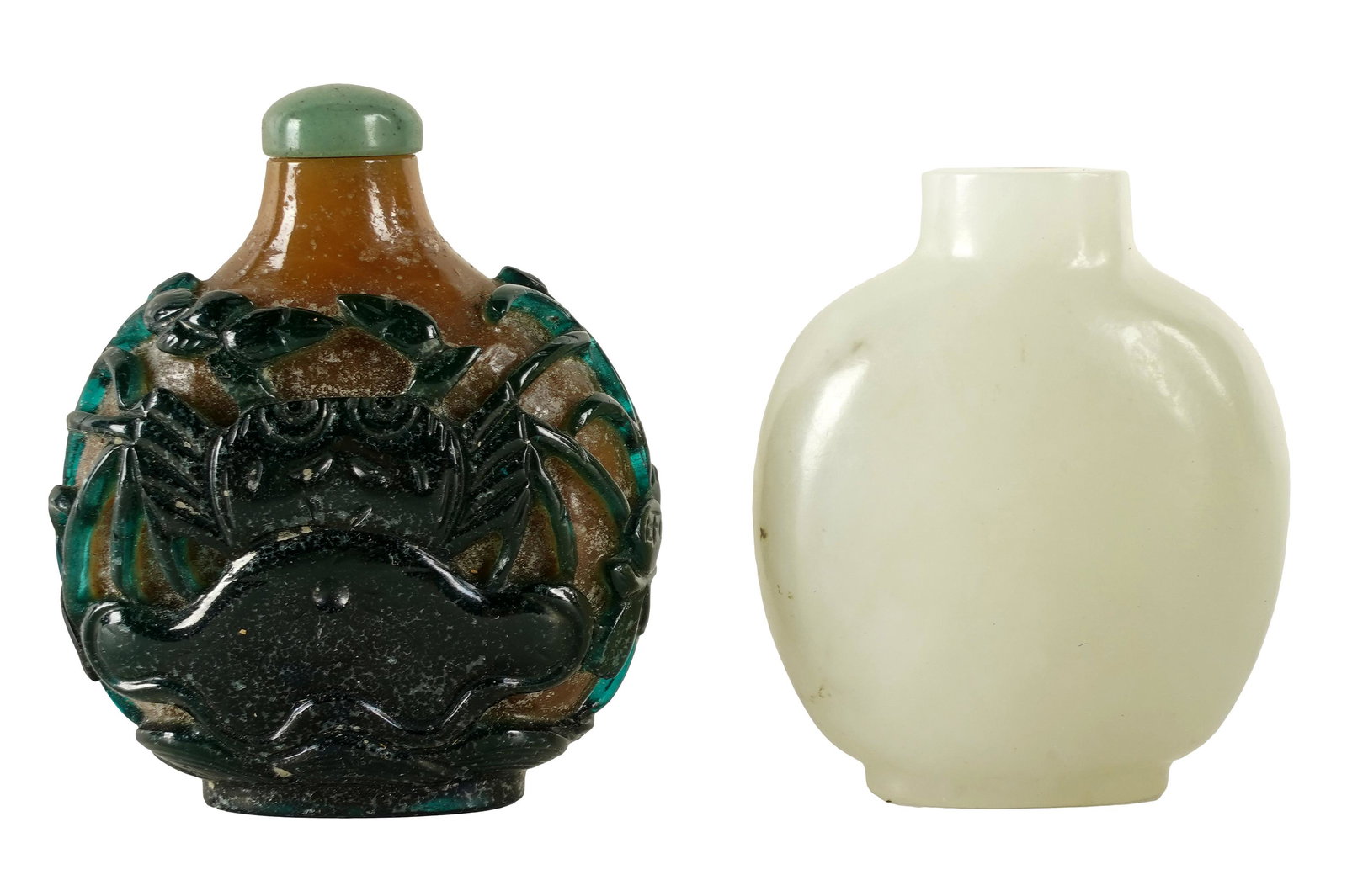 TWO CHINESE GLASS SNUFF BOTTLES (1 of 5)