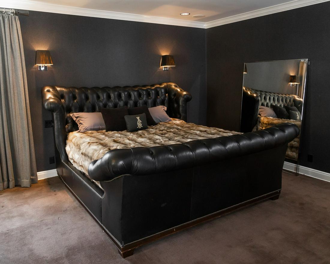 CHRISTIAN AUDIGIER RALPH LAUREN BLACK LEATHER BEDSTEAD (1 of 10)