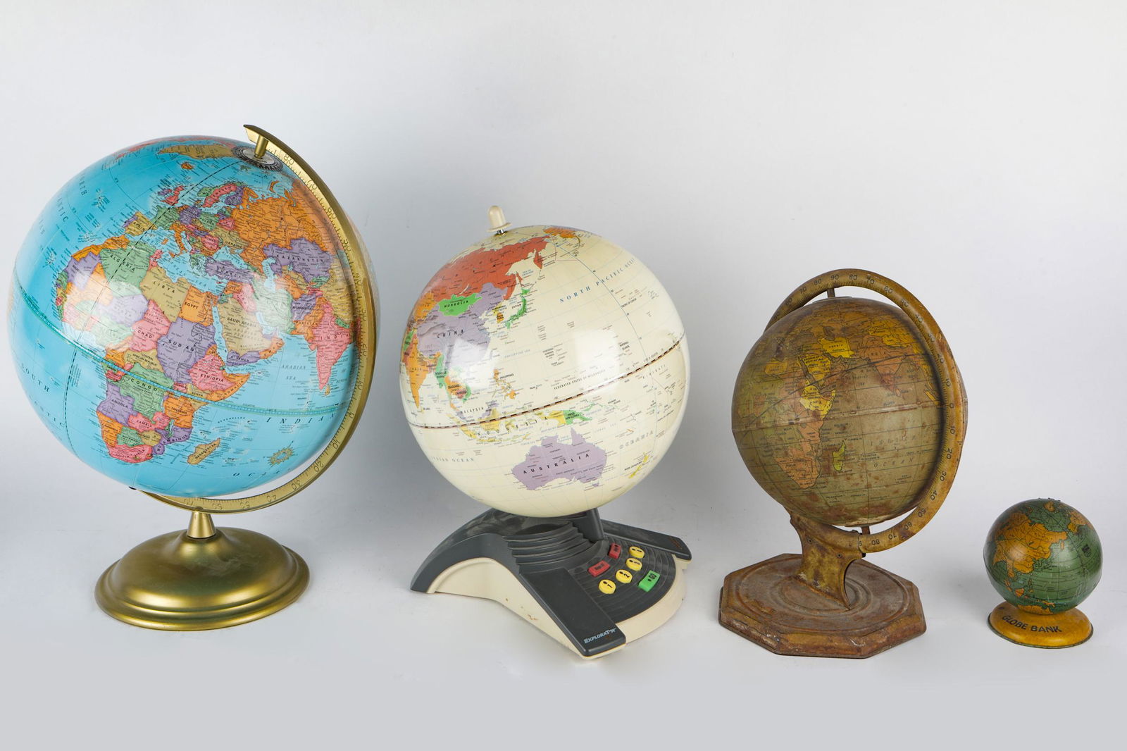 FOUR ASSORTED TERRESTRIAL GLOBES (1 of 8)