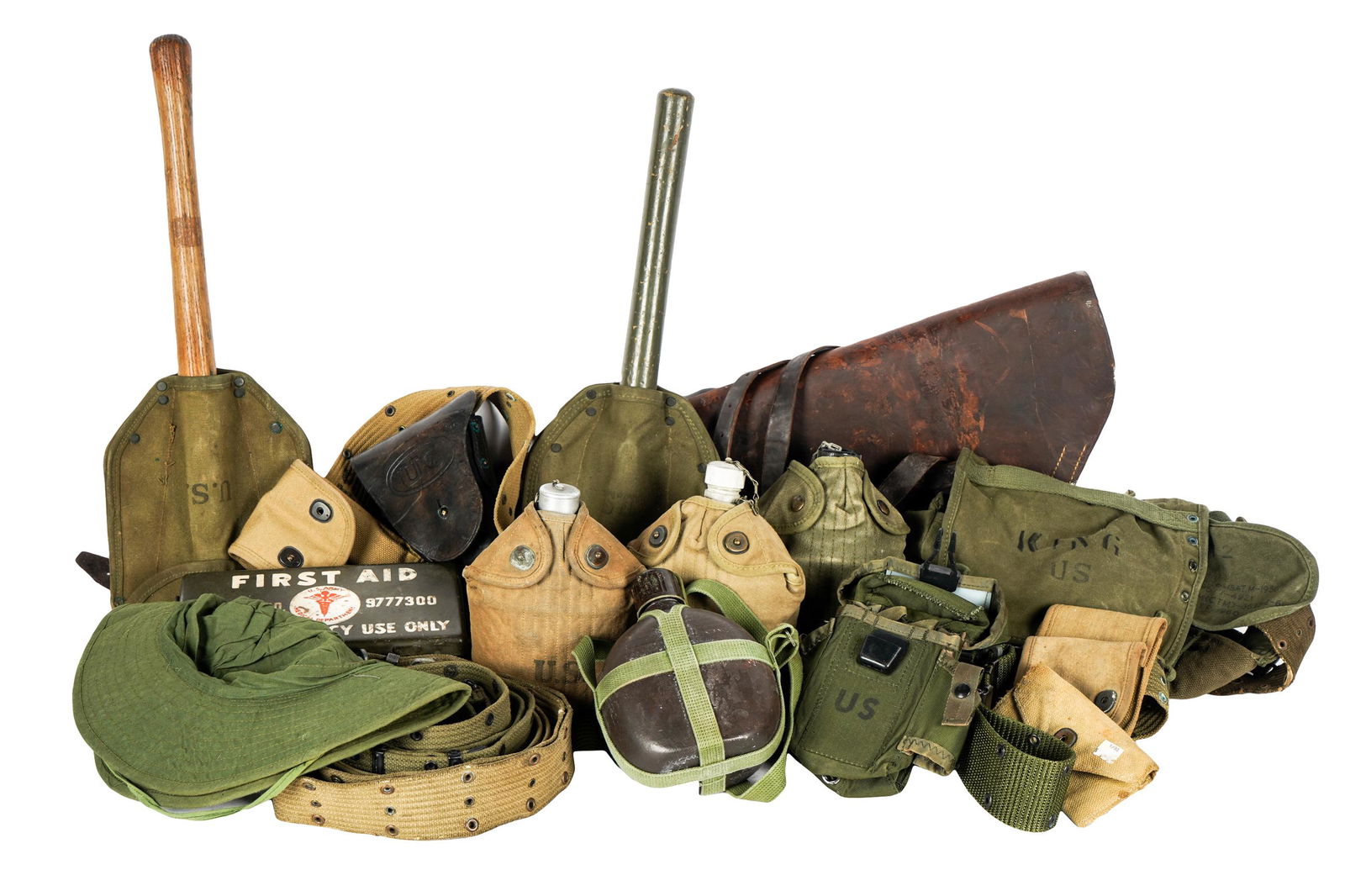 COLLECTION OF VINTAGE MILITARY EQUIPMENT (1 of 11)