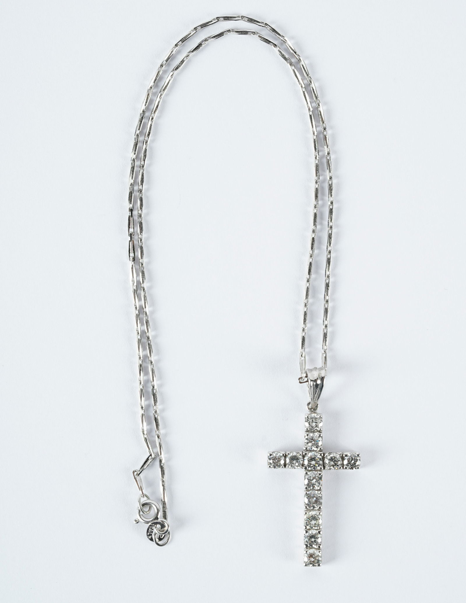 18 KARAT WHITE GOLD & DIAMOND CROSS NECKLACE (1 of 8)