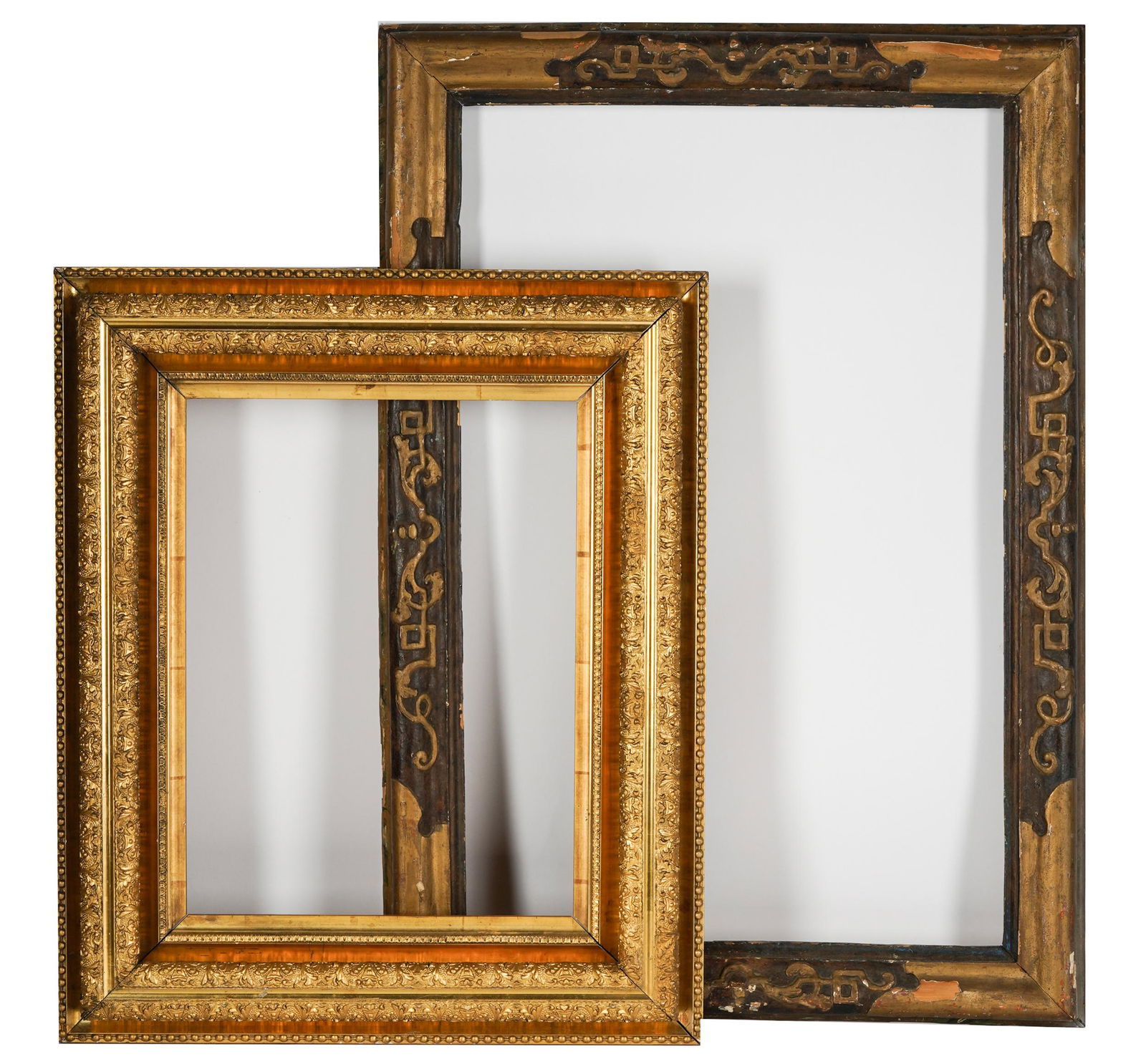 TWO ANTIQUE PICTURE FRAMES (1 of 14)