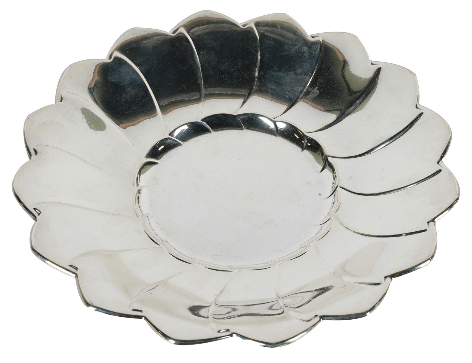 REED & BARTON STERLING DISH: with maker's mark, further marked "Sterling" and ".925"; approximately 358 grams; not engraved; Provenance: The Estate of Kay Pick, Beverly Hills, CA: 10 inches diameter; 1 1/2 inches high