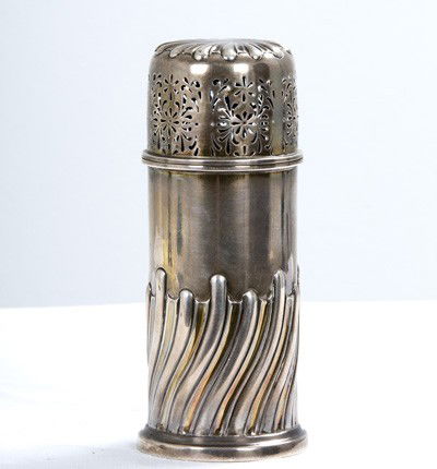 VICTORIAN SILVER SUGAR CASTER: Mappin & Webb, London, 1899 Provenance: Abell Auction Co., circa September, 1989 10 troy ounces 7 1/2 inches high